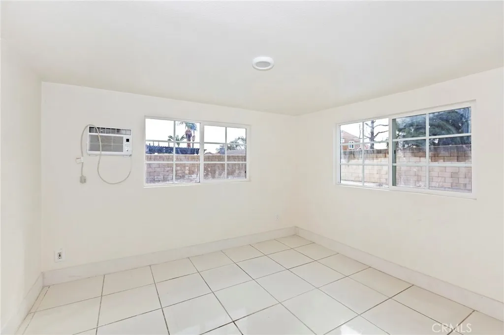 1181 W Banyon, Rialto, California 92377 home-pic-19