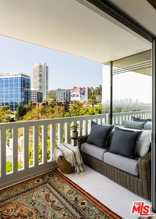 999 N Doheny Drive 811, West Hollywood, California 90069 home-pic-12