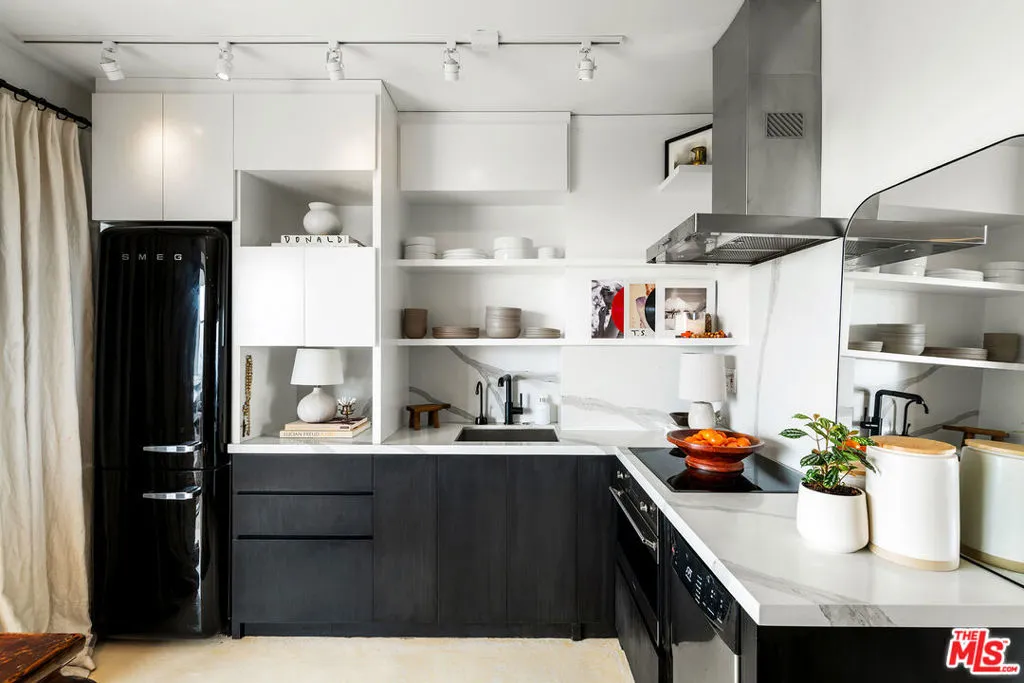 999 N Doheny Drive 811, West Hollywood, California 90069 home-pic-6