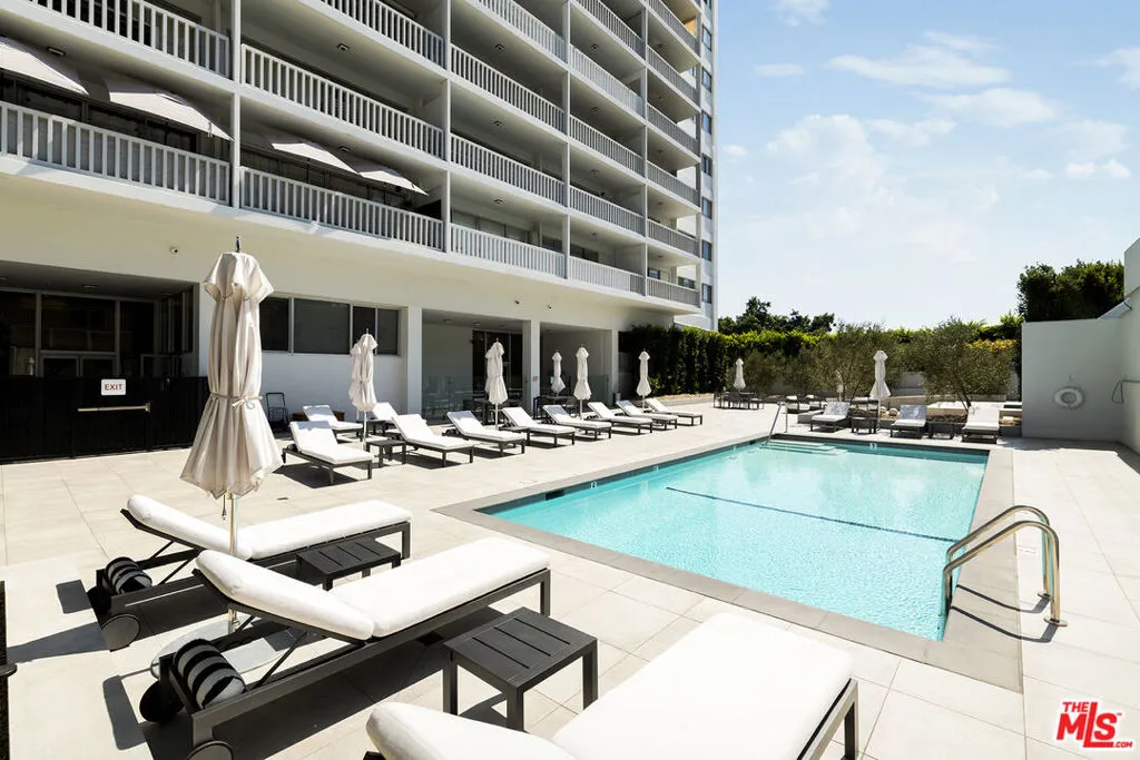 999 N Doheny Drive 811, West Hollywood, California 90069 home-pic-16
