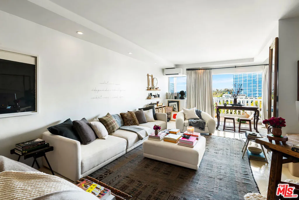 999 N Doheny Drive 811, West Hollywood, California 90069 home-pic-4