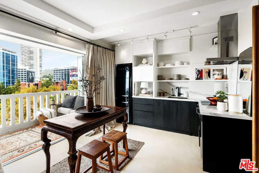 999 N Doheny Drive 811, West Hollywood, California 90069 home-pic-1