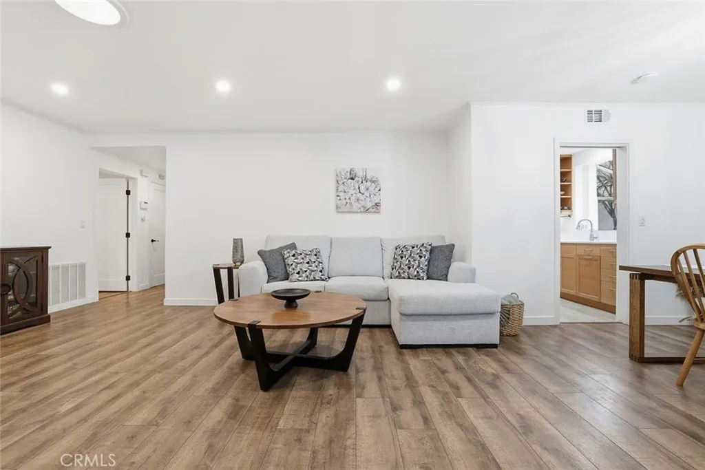 7042 Morse Avenue, North Hollywood, California 91605 home-pic-6