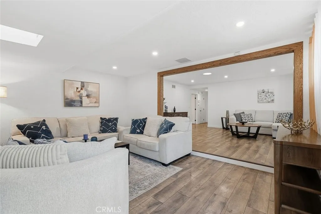 7042 Morse Avenue, North Hollywood, California 91605 home-pic-16
