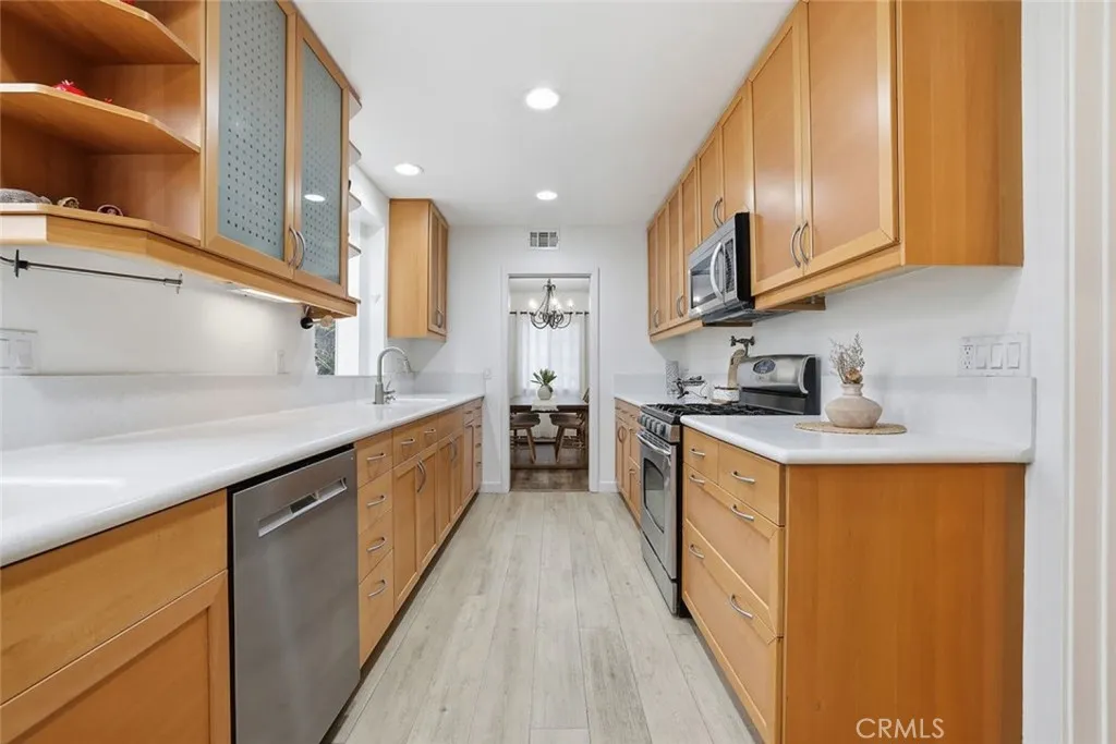 7042 Morse Avenue, North Hollywood, California 91605 home-pic-15