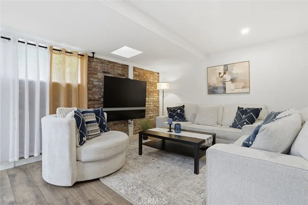 7042 Morse Avenue, North Hollywood, California 91605 home-pic-17