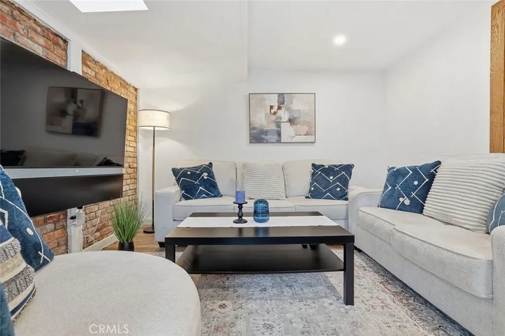 7042 Morse Avenue, North Hollywood, California 91605 home-pic-19