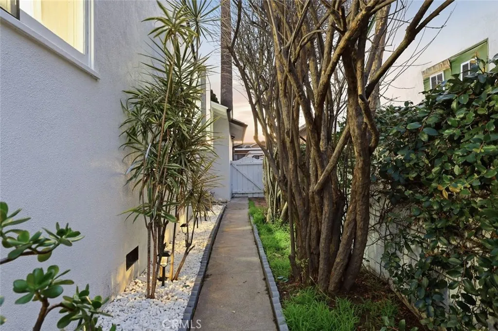 7042 Morse Avenue, North Hollywood, California 91605 home-pic-46