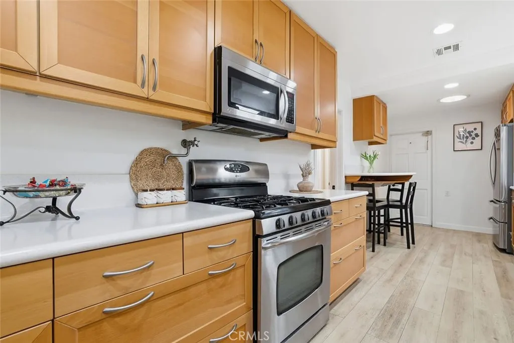 7042 Morse Avenue, North Hollywood, California 91605 home-pic-12