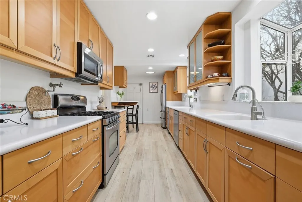 7042 Morse Avenue, North Hollywood, California 91605 home-pic-11