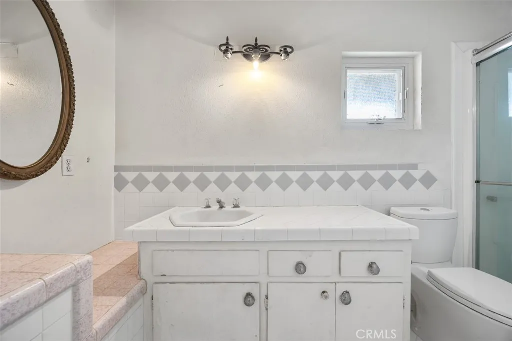 101 Hampden Terrance Bonus Room - Restroom
