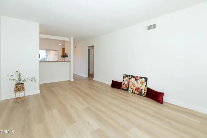 10 15421 Village 15 (Camarillo CA)