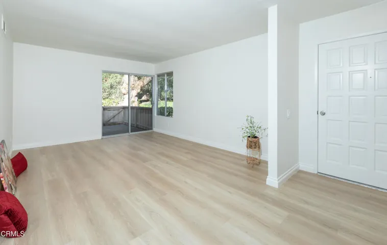 7 15421 Village 15 (Camarillo CA)