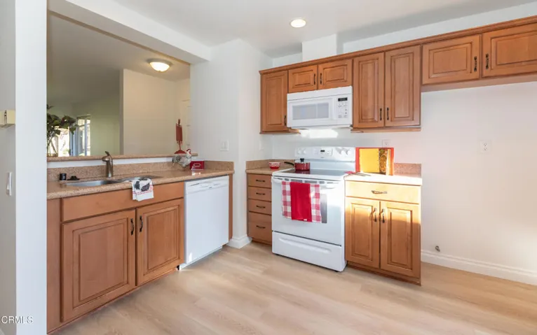 12 15421 Village 15 (Camarillo CA)