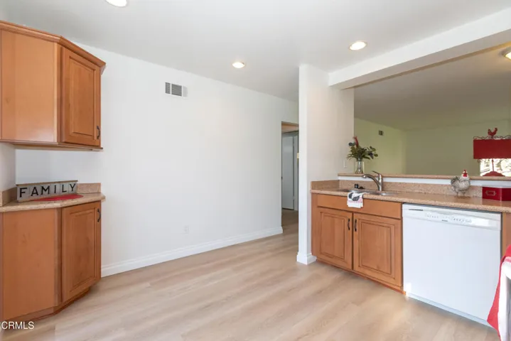 13 15421 Village 15 (Camarillo CA)