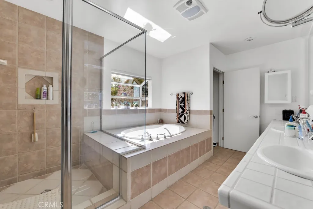 14024 Califa, Valley Glen, California 91401 home-pic-20