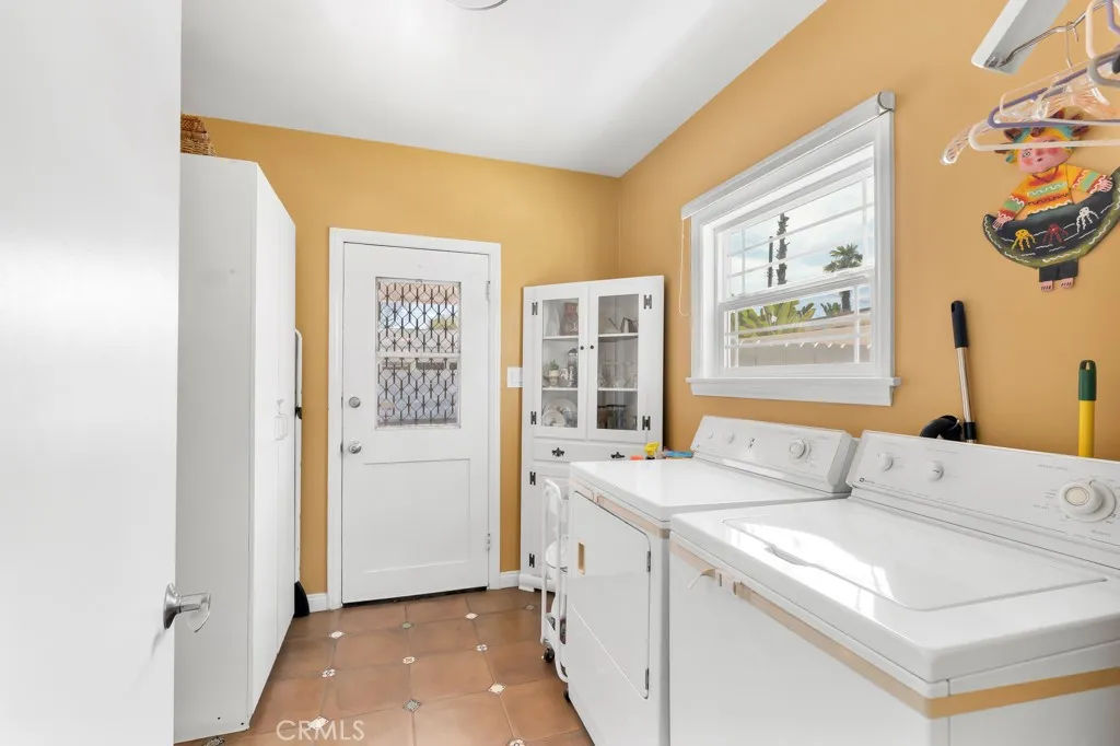 14024 Califa, Valley Glen, California 91401 home-pic-9