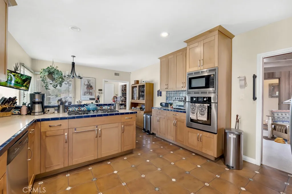 14024 Califa, Valley Glen, California 91401 home-pic-7