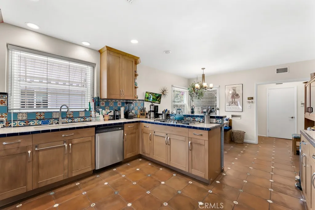 14024 Califa, Valley Glen, California 91401 home-pic-8