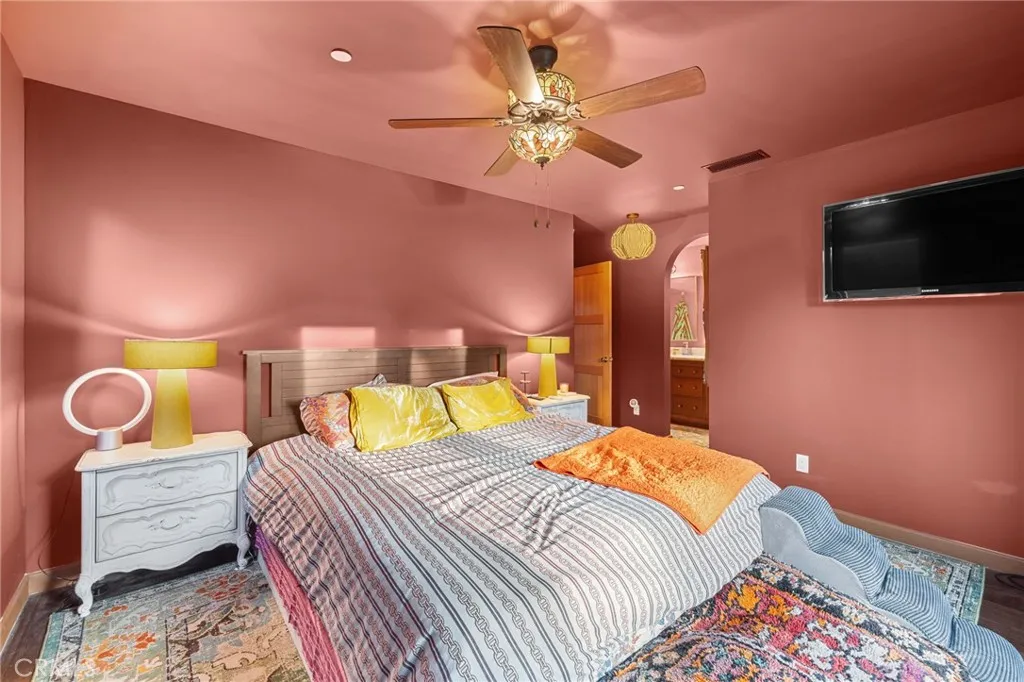 437 N Parish Pl., Burbank, California 91506 home-pic-13