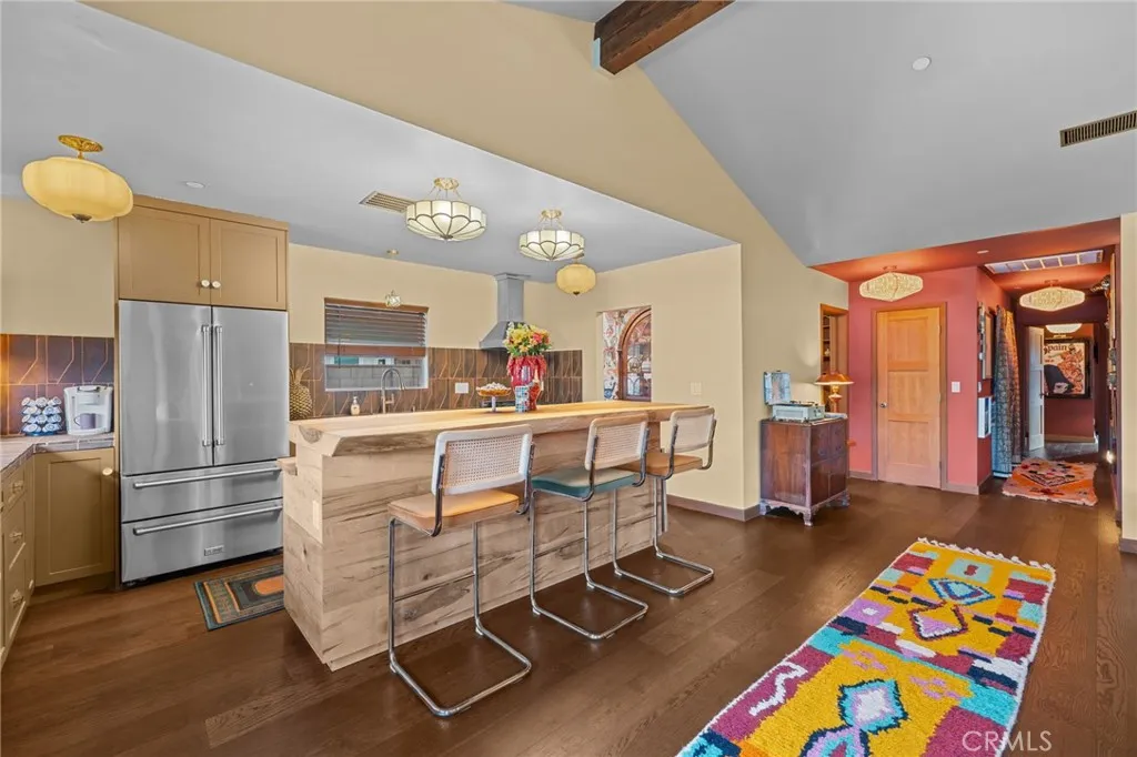 437 N Parish Pl., Burbank, California 91506 home-pic-2