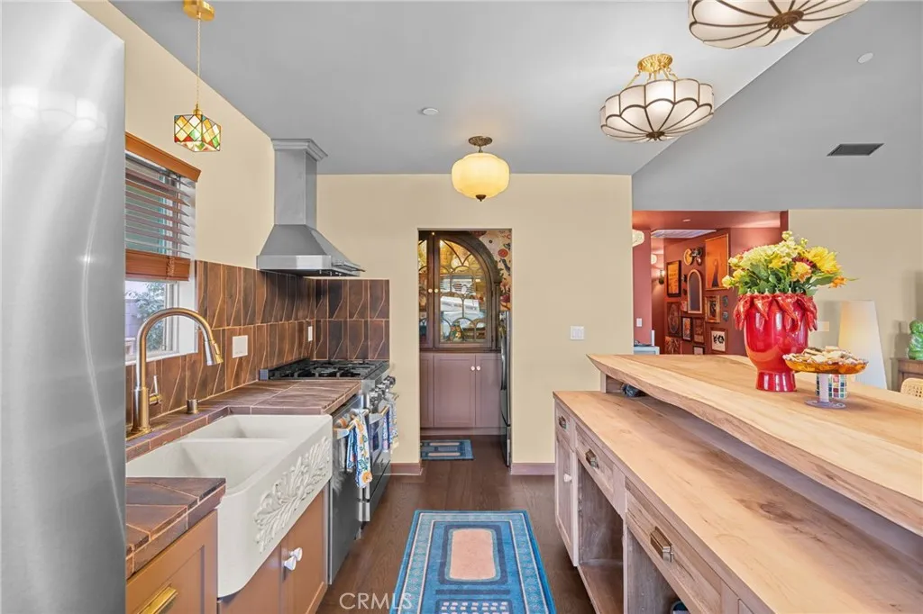 437 N Parish Pl., Burbank, California 91506 home-pic-4