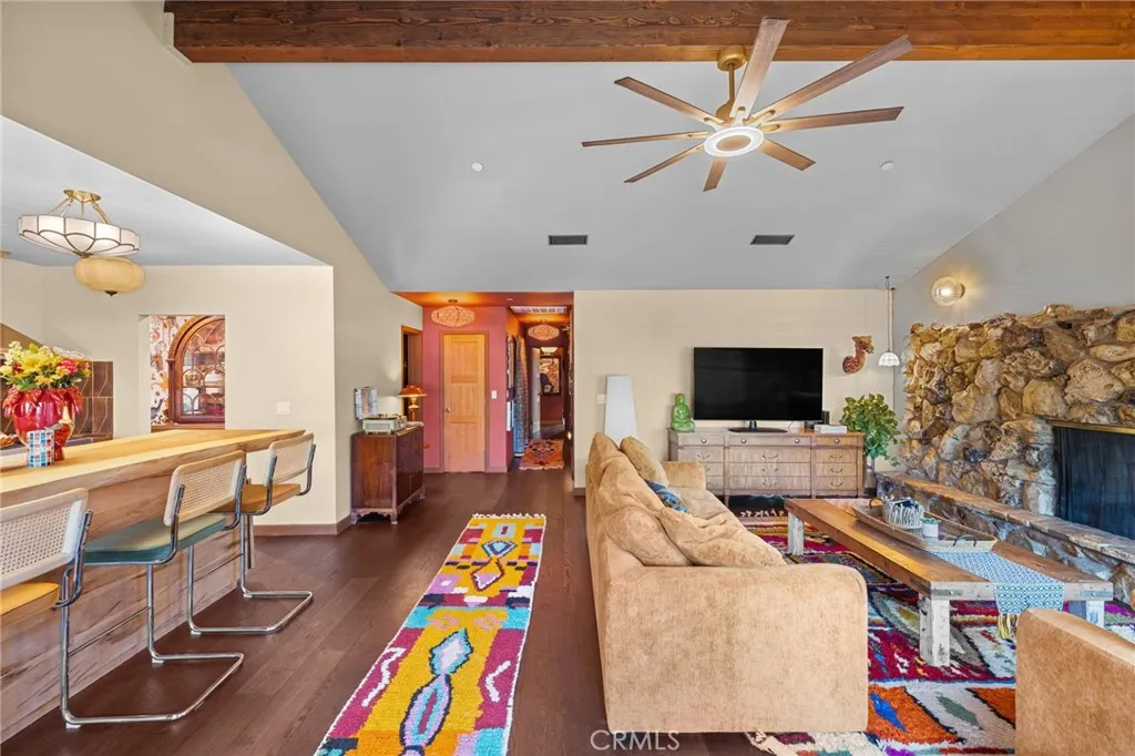 437 N Parish Pl., Burbank, California 91506 home-pic-11
