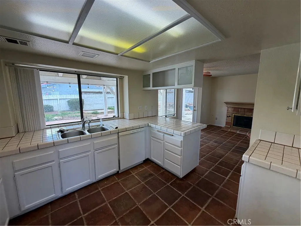 2560 E Avenue R12, Palmdale, California 93550 home-pic-11