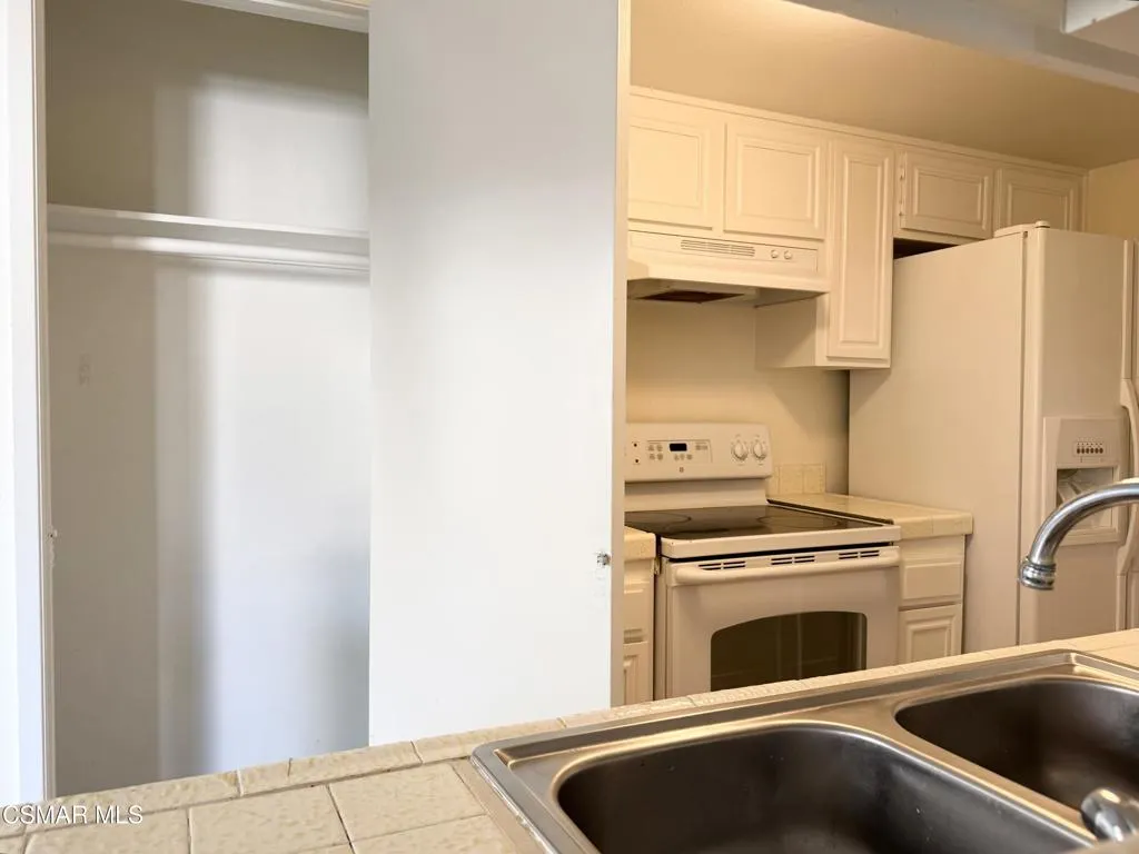 2030 Avenida Placida 3, Simi Valley, California 93063 home-pic-12