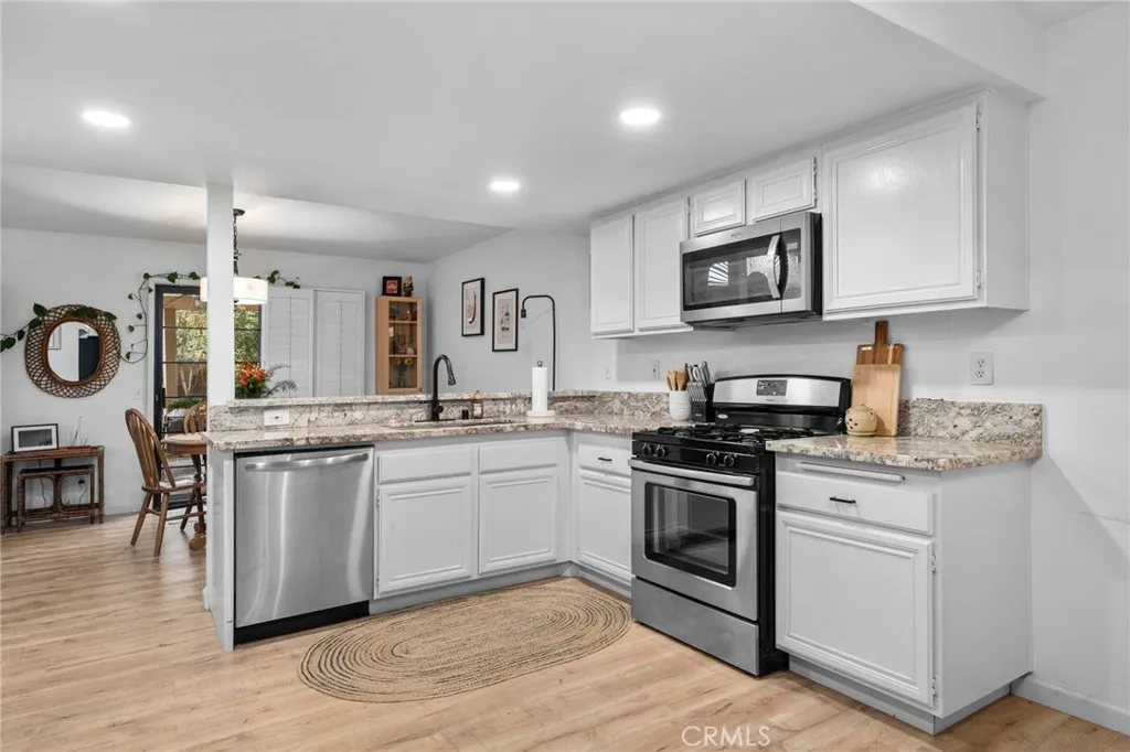 2160 Falcon Crest Drive, Riverside, California 92506 home-pic-11