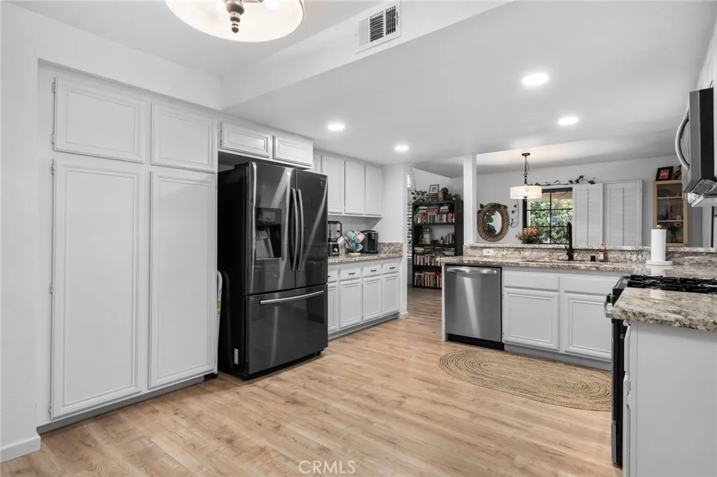 2160 Falcon Crest Drive, Riverside, California 92506 home-pic-12