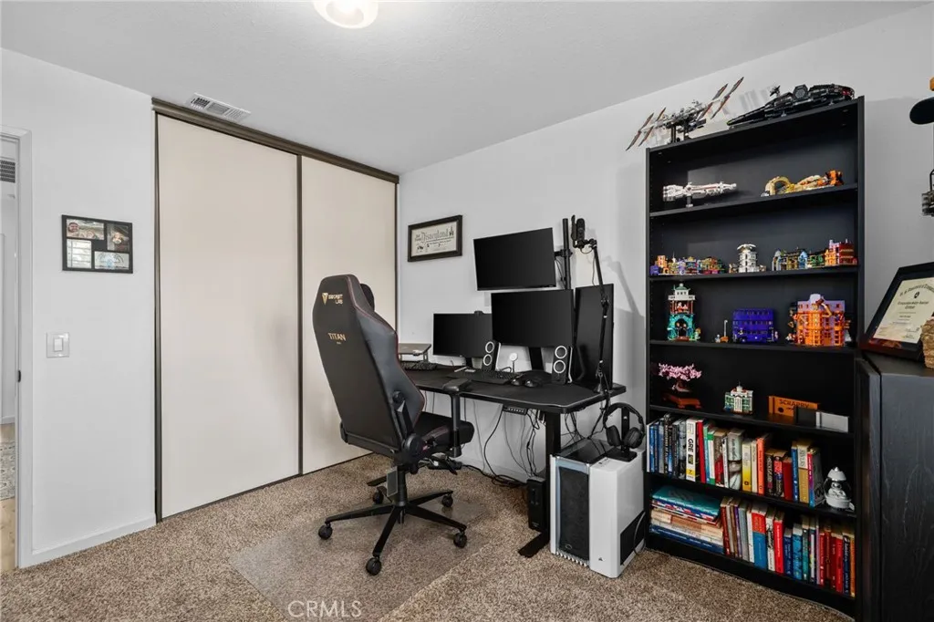 2160 Falcon Crest Drive, Riverside, California 92506 home-pic-22