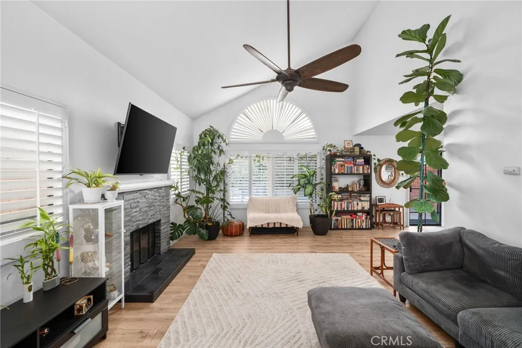 2160 Falcon Crest Drive, Riverside, California 92506 home-pic-5