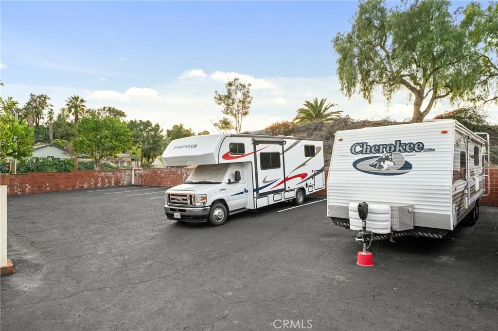 2160 Falcon Crest Drive, Riverside, California 92506 home-pic-37