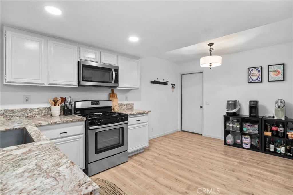 2160 Falcon Crest Drive, Riverside, California 92506 home-pic-10