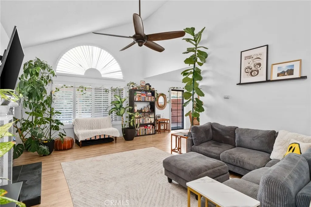 2160 Falcon Crest Drive, Riverside, California 92506 home-pic-4