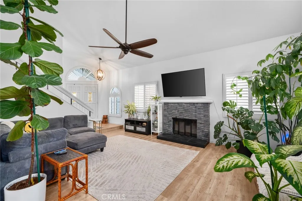 2160 Falcon Crest Drive, Riverside, California 92506 home-pic-6