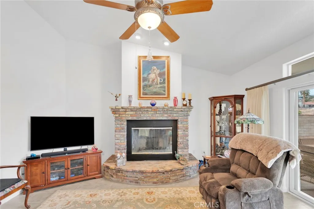 7748 Calpella, Hesperia, California 92345 home-pic-24