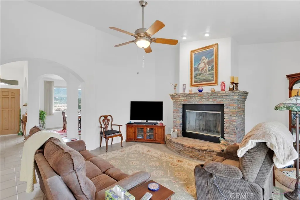 7748 Calpella, Hesperia, California 92345 home-pic-25