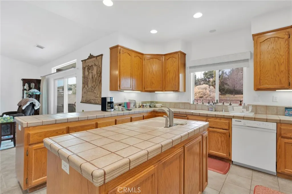 7748 Calpella, Hesperia, California 92345 home-pic-29