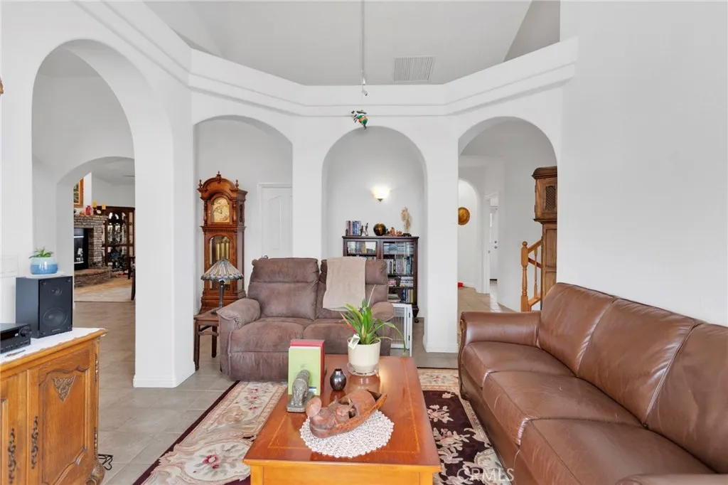 7748 Calpella, Hesperia, California 92345 home-pic-19