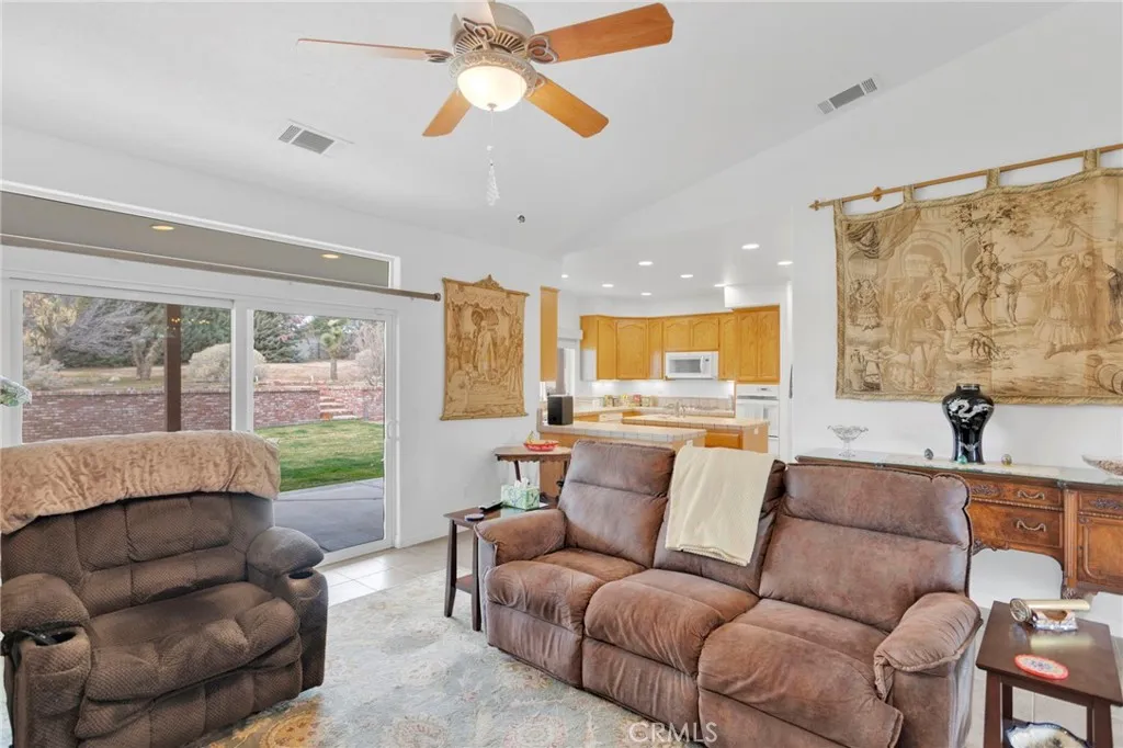 7748 Calpella, Hesperia, California 92345 home-pic-26