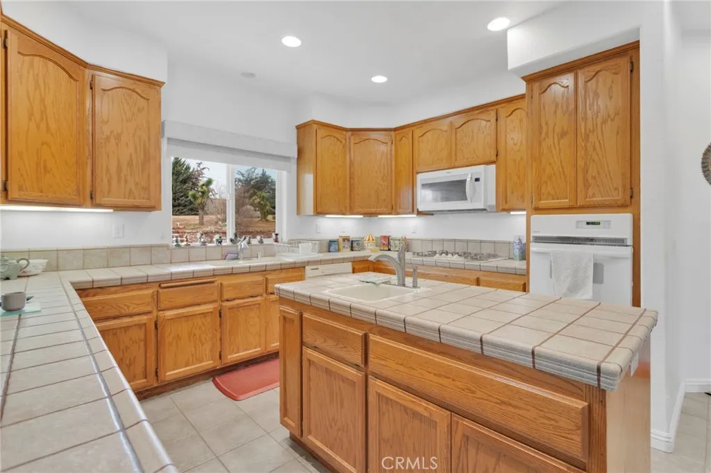 7748 Calpella, Hesperia, California 92345 home-pic-28