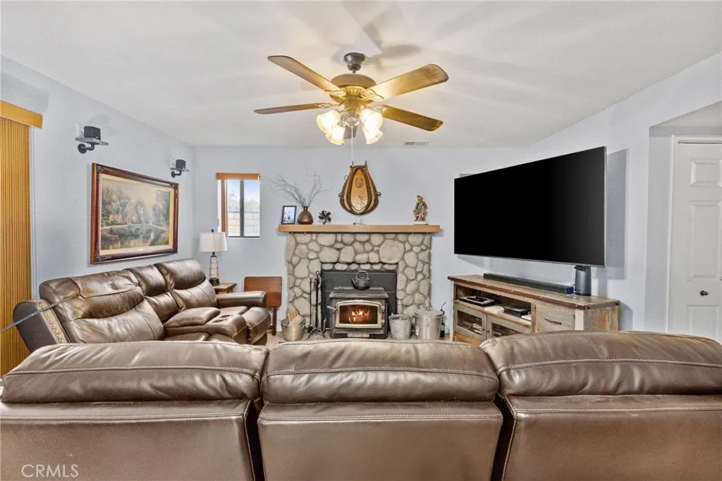 869 Fillmore Court, Hemet, California 92543 home-pic-11
