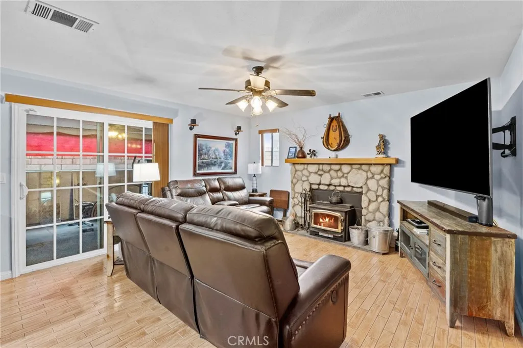 869 Fillmore Court, Hemet, California 92543 home-pic-10