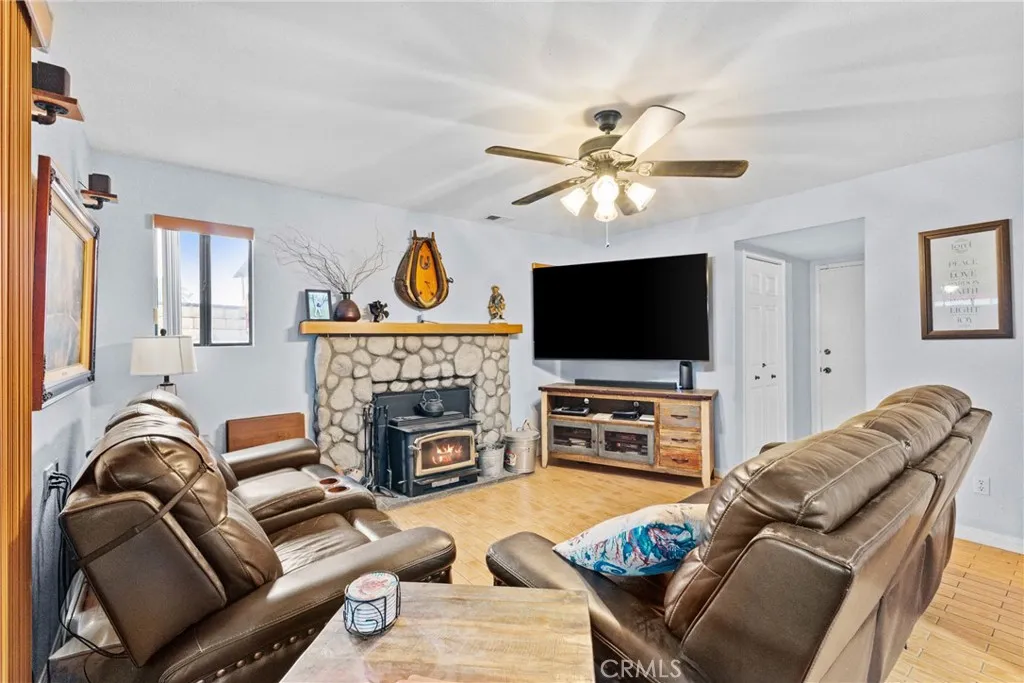 869 Fillmore Court, Hemet, California 92543 home-pic-12