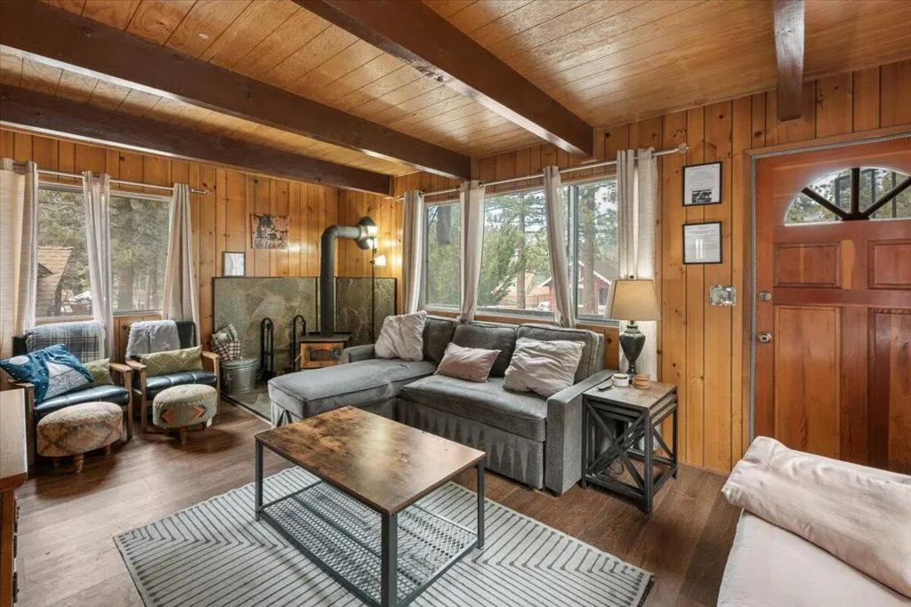 112 E Mojave Boulevard, Big Bear, California 92314 home-pic-6