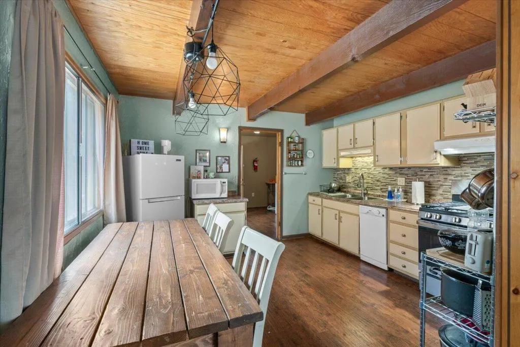 112 E Mojave Boulevard, Big Bear, California 92314 home-pic-8