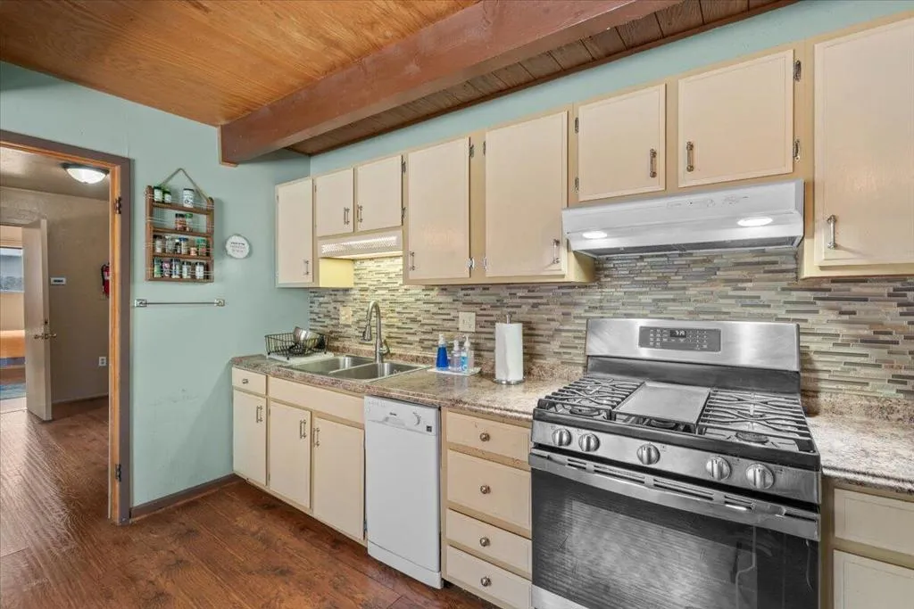112 E Mojave Boulevard, Big Bear, California 92314 home-pic-9