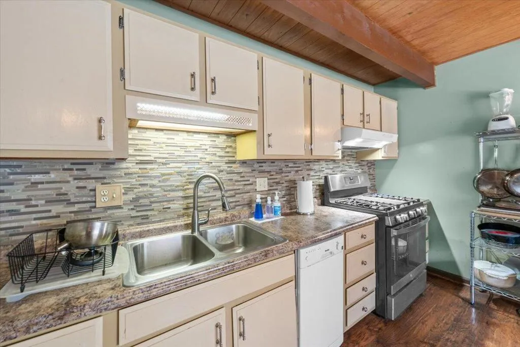 112 E Mojave Boulevard, Big Bear, California 92314 home-pic-10